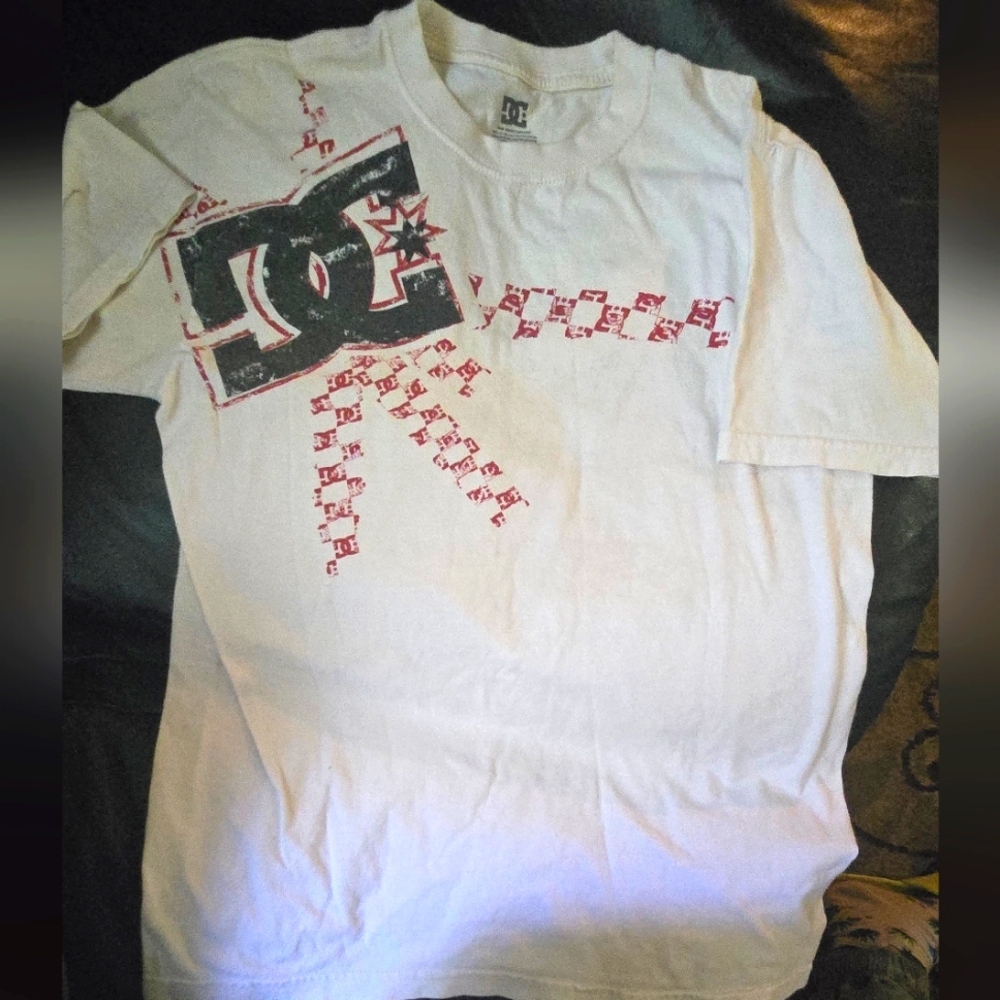 DC White/beige Tee with DC Track Design SzS - Picture 1 of 5